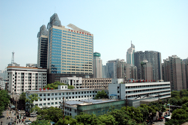 湘雅醫(yī)院不銹鋼風(fēng)管安裝